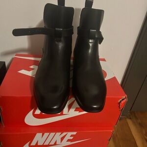 Men’s black Chelsea boot with buckle.